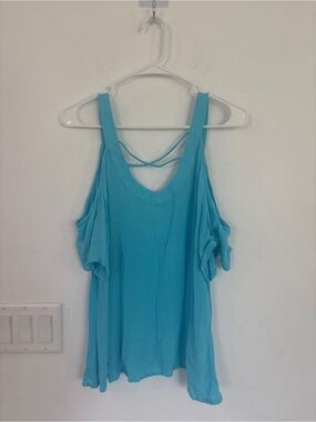 VENUS Aqua Cold-Shoulder Top